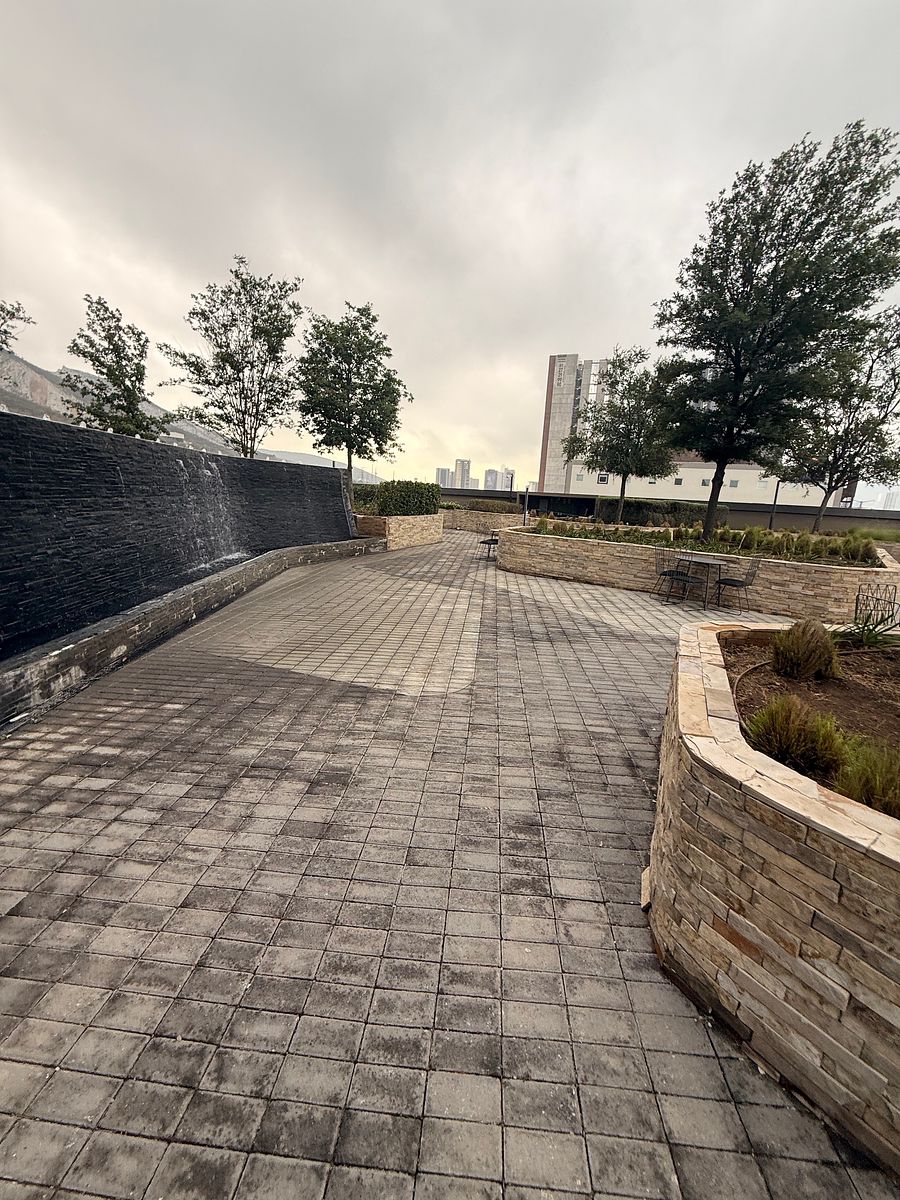 8 de 16: jardín con fuente