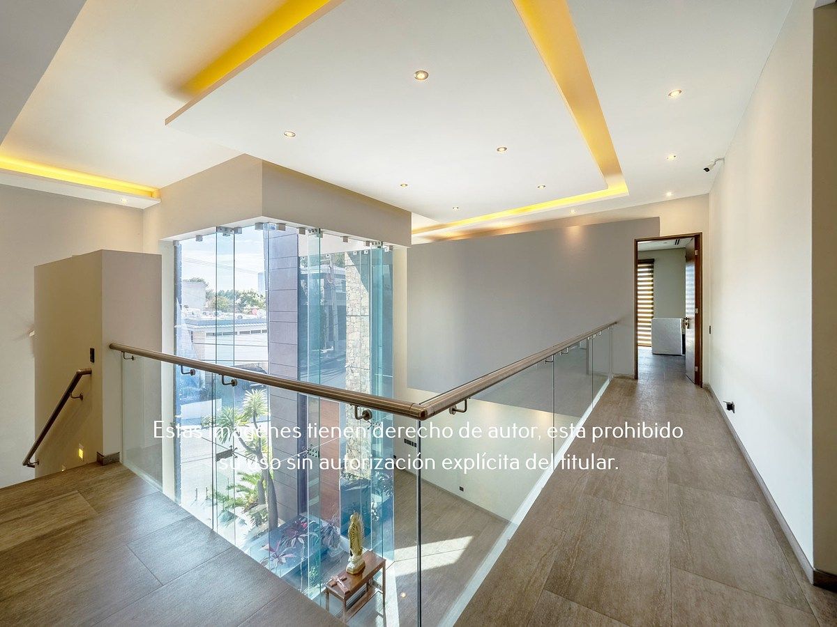 20 de 24: Pasillo Recamaras Casa Colinas de San Jerónimo