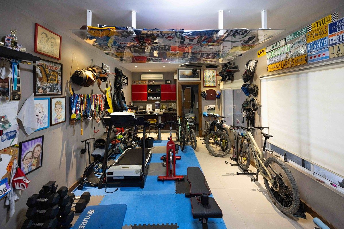 17 de 37: Cuarto de juegos con medio baño y cocineta