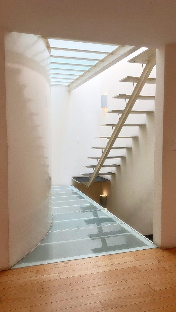 17 de 30: Pasillo en 2do nivel (piso en cristal templado)