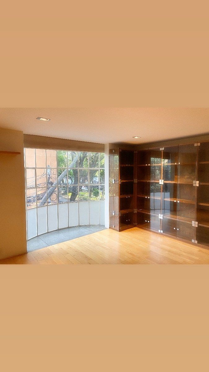 18 de 30: Habitación 2 con librero fijo