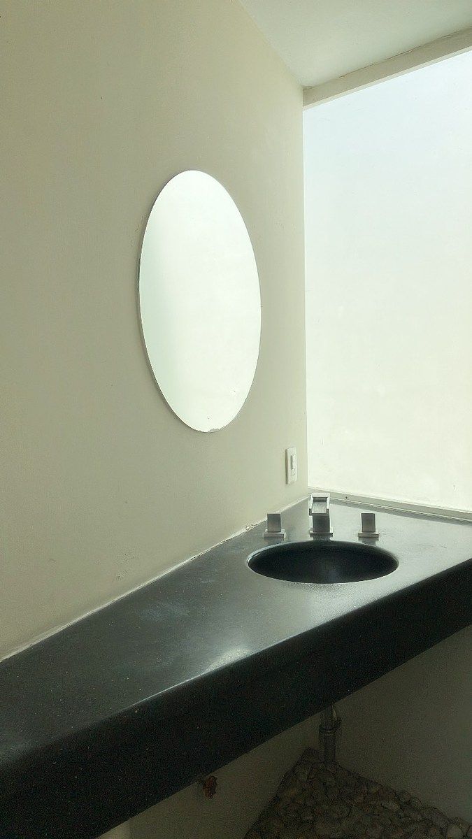 27 de 30: Lavabo de habitación principal