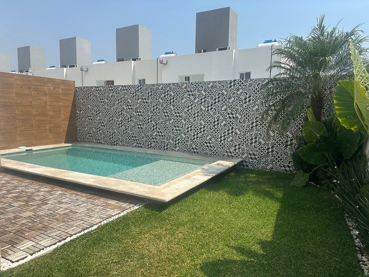 1 of 22: Alberca privada