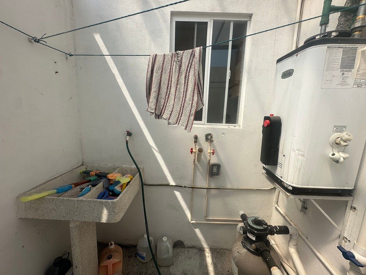 16 of 22: Cuarto de lavado