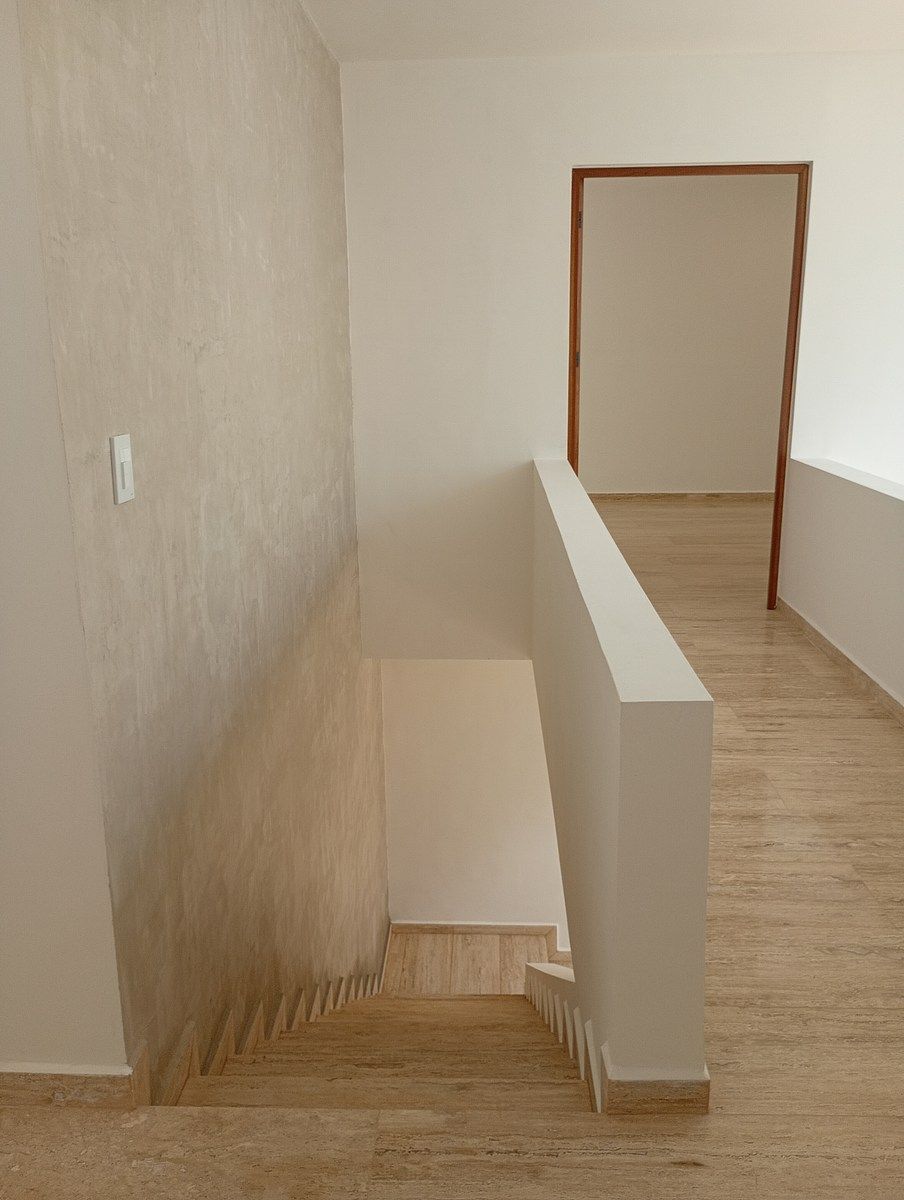 17 de 34: Pasillo planta alta