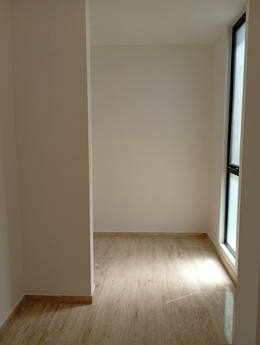 28 de 34: Closet vestidor recámara principal