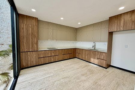 Venda de casa de 3 quartos com pé direito duplo na zona noroeste