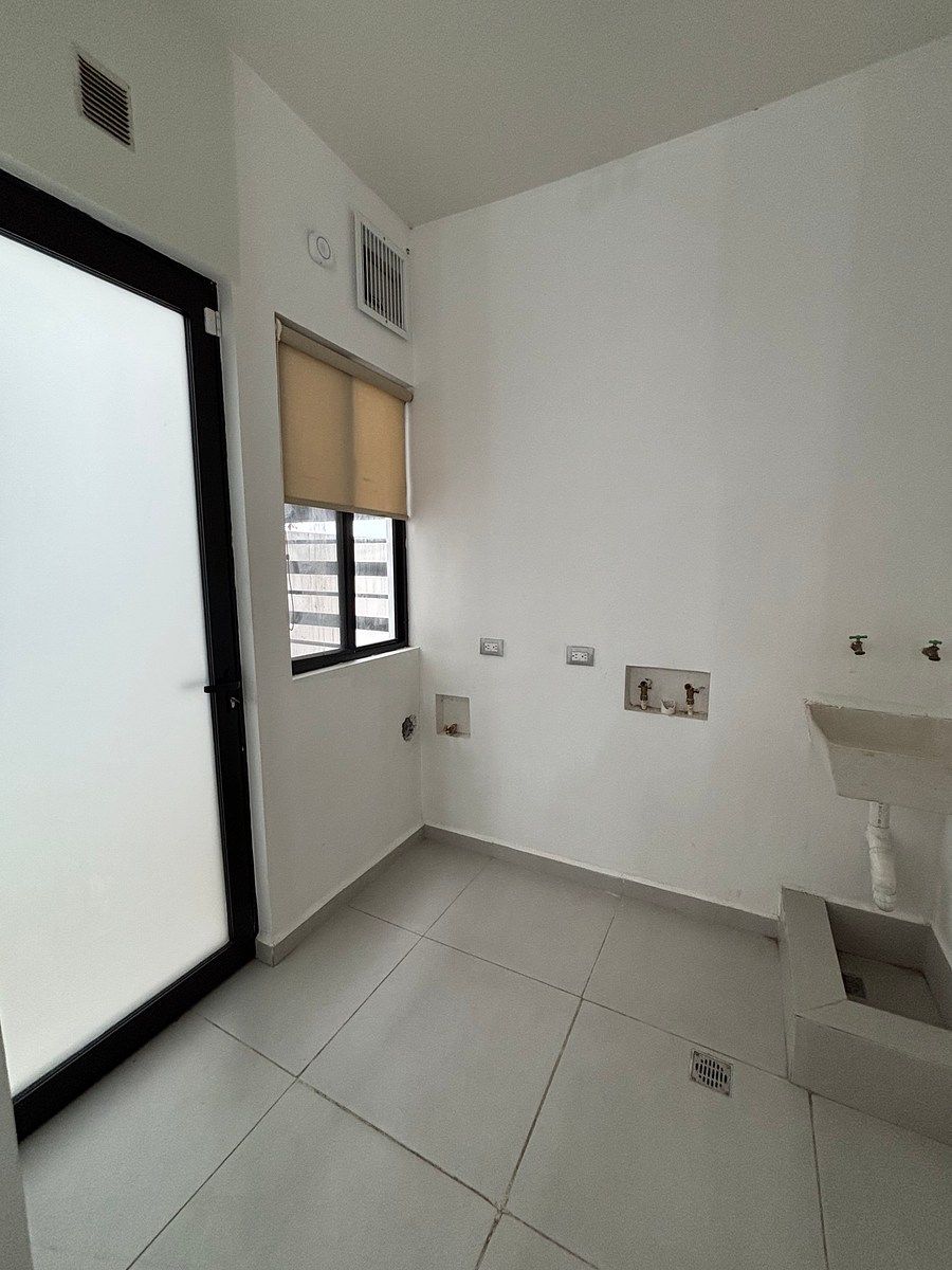 9 of 33: Lavandería