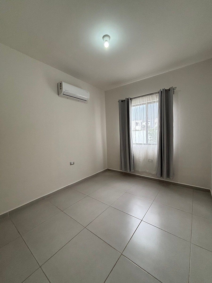 14 of 33: Recámara Secundaria 1