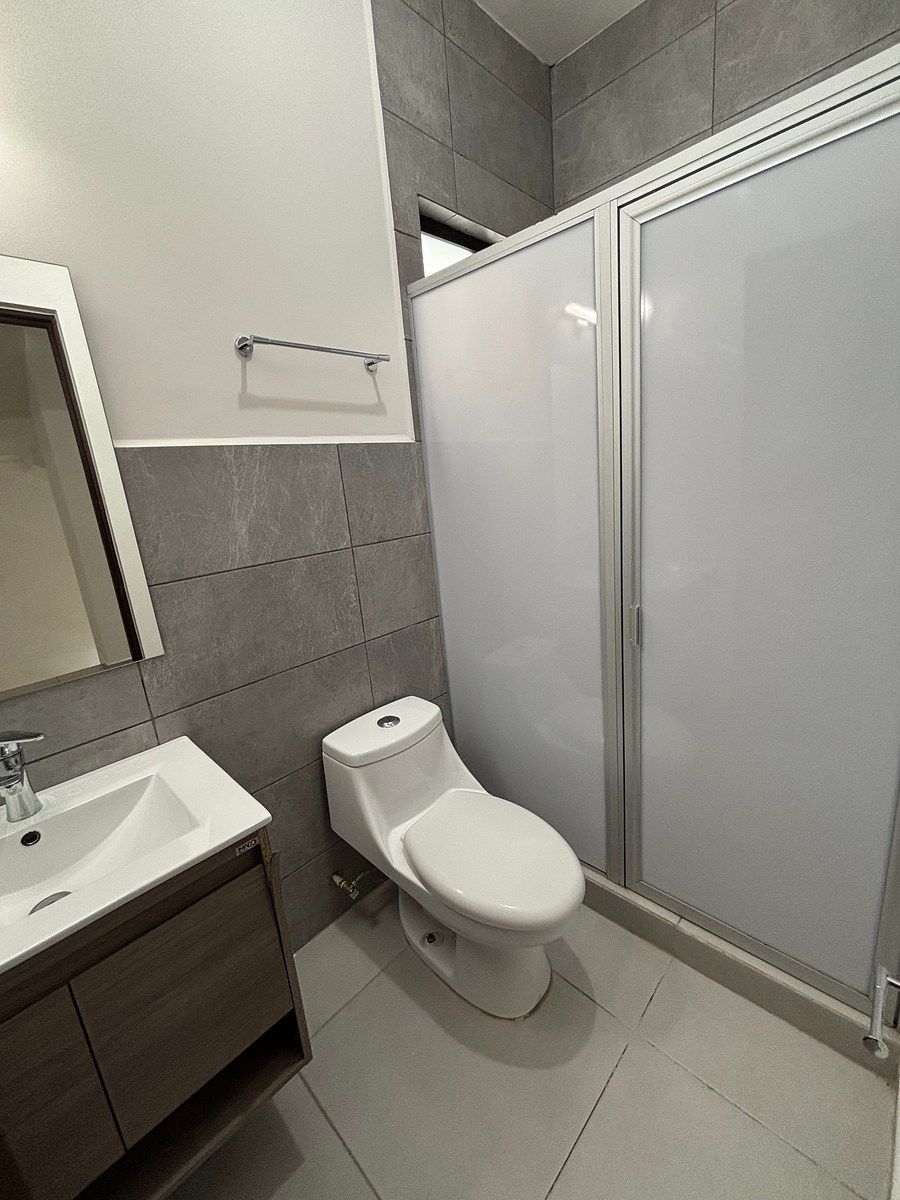 17 of 33: Baño Completo PA