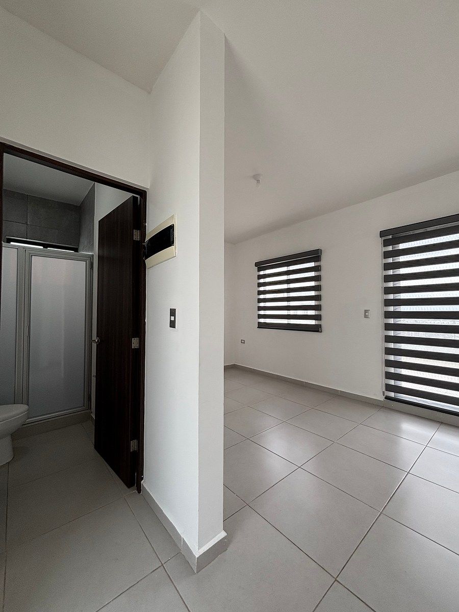 24 of 33: Estancia o 4ta Recámara