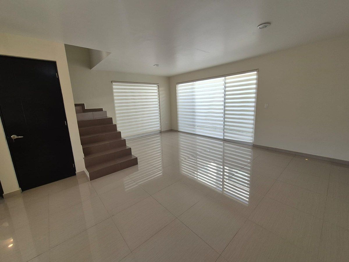 2 de 15: SALA COMEDOR