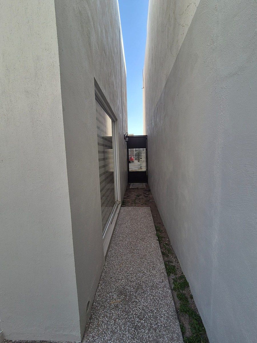 8 de 15: PASILLO LATERAL