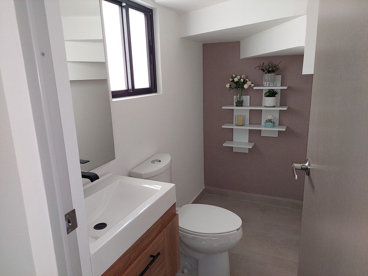 11 of 18: medio baño