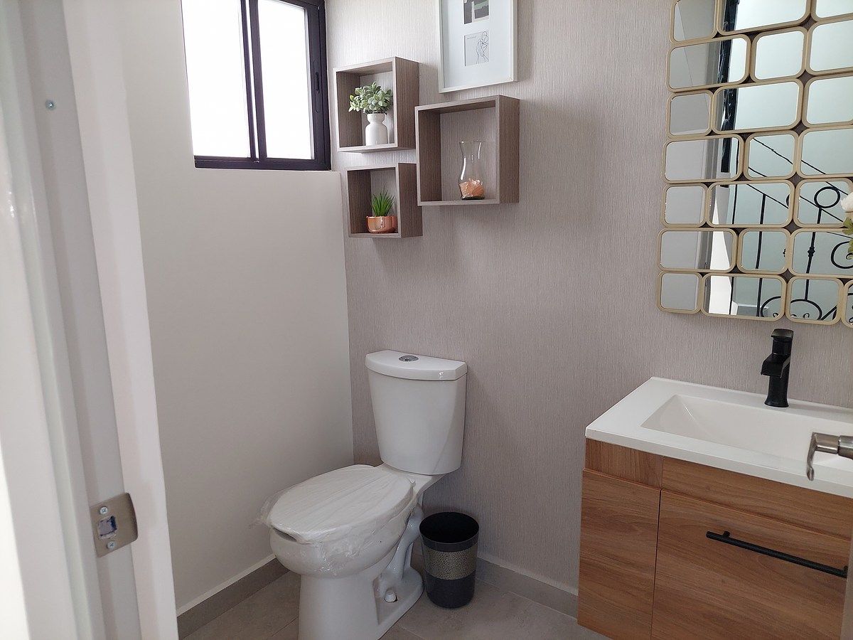 6 of 19: Medio Baño