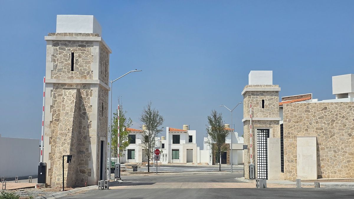 19 de 19: Entrada al fraccionamiento