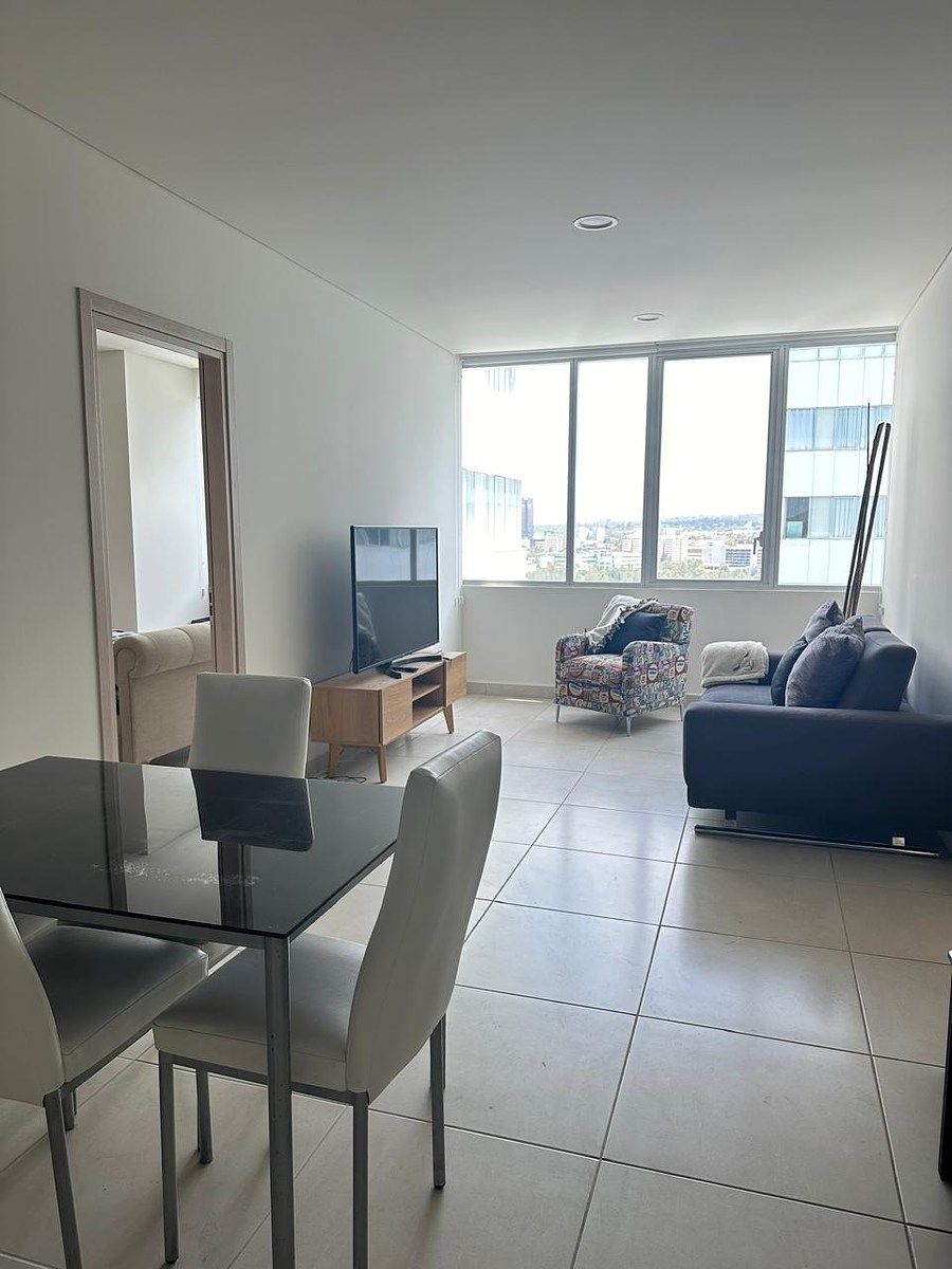 6 of 13: Sala comedor