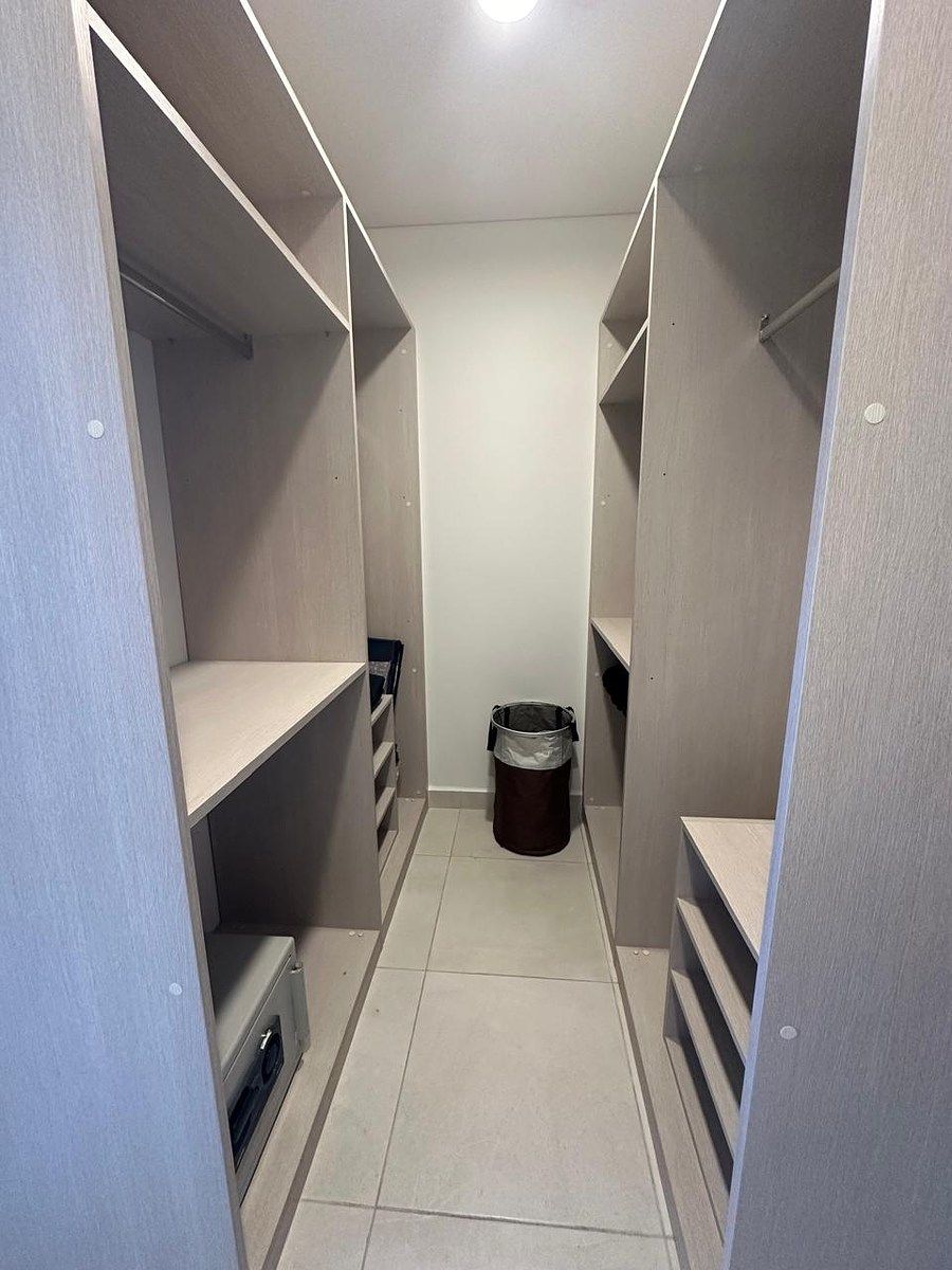 12 of 13: Walking closet