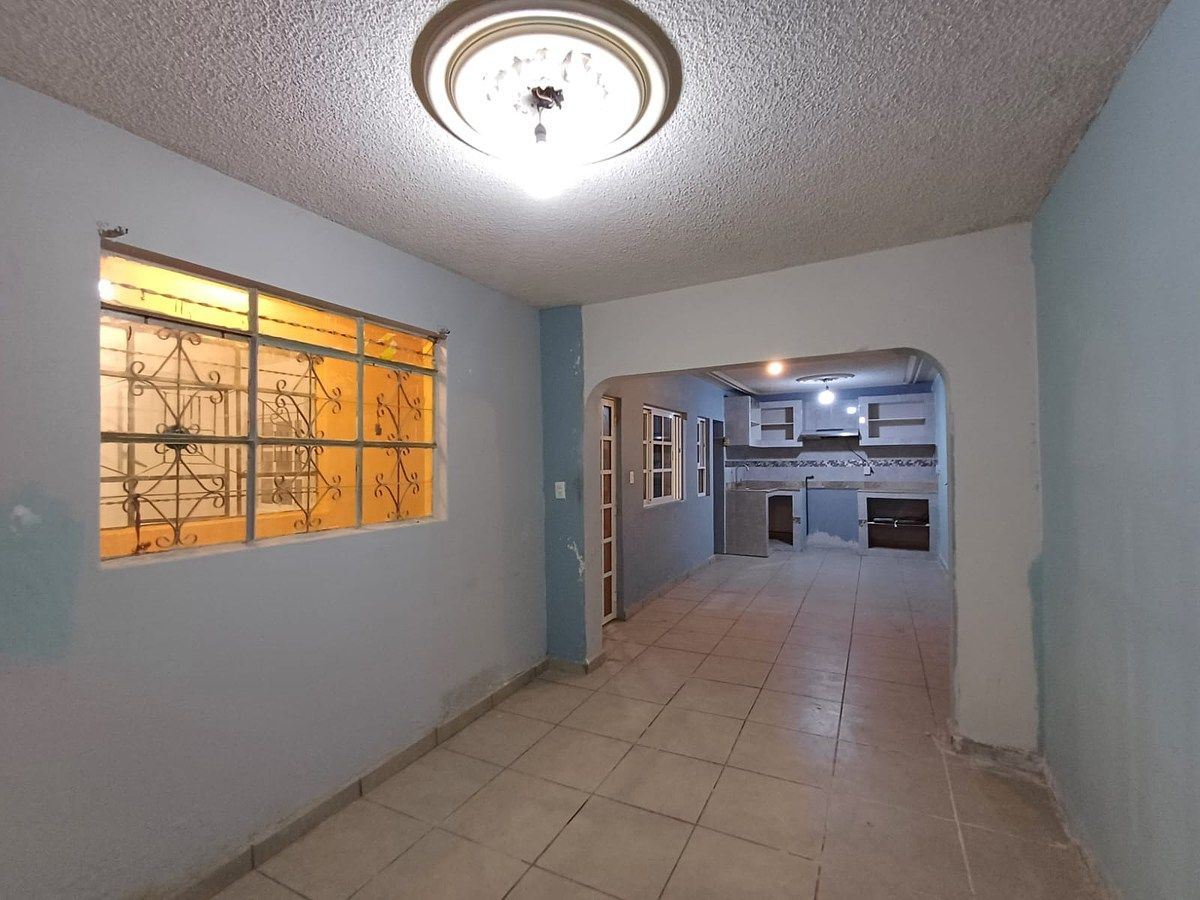 2 of 12: Sala comedor