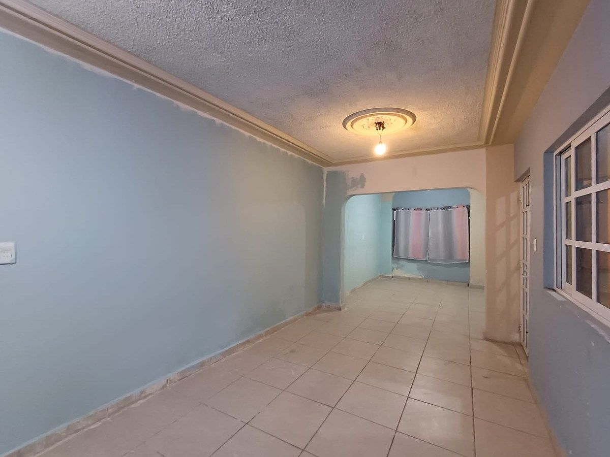 3 of 12: Sala comedor