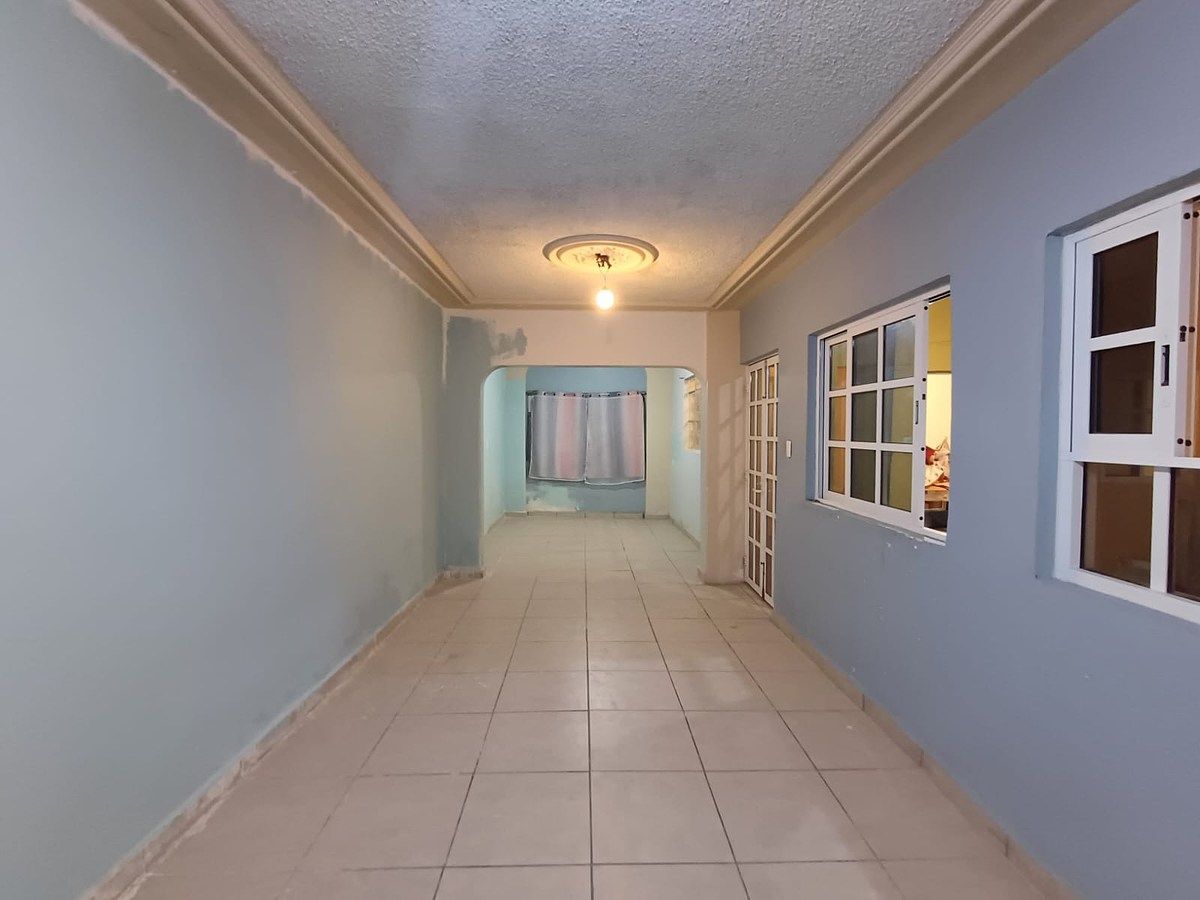 1 of 12: Sala comedor