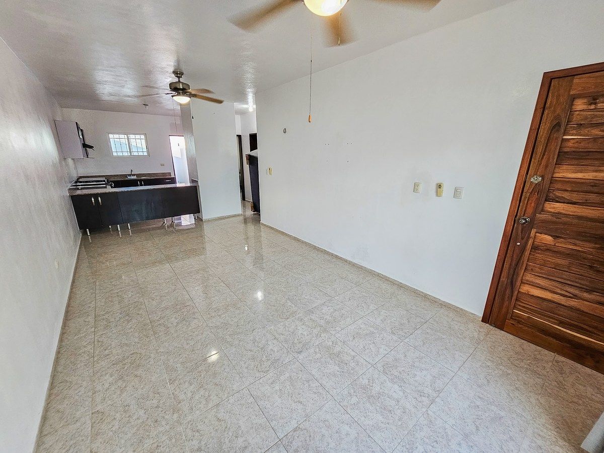 5 of 18: Sala comedor