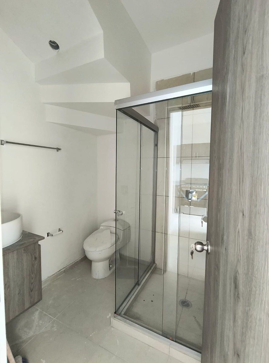 6 of 16: Baño en PB