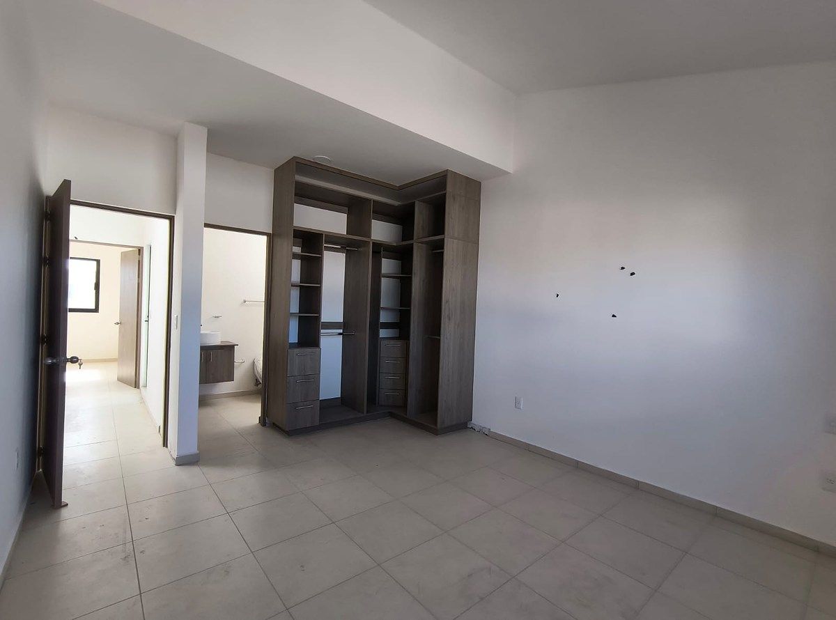 9 of 16: Recámara principal