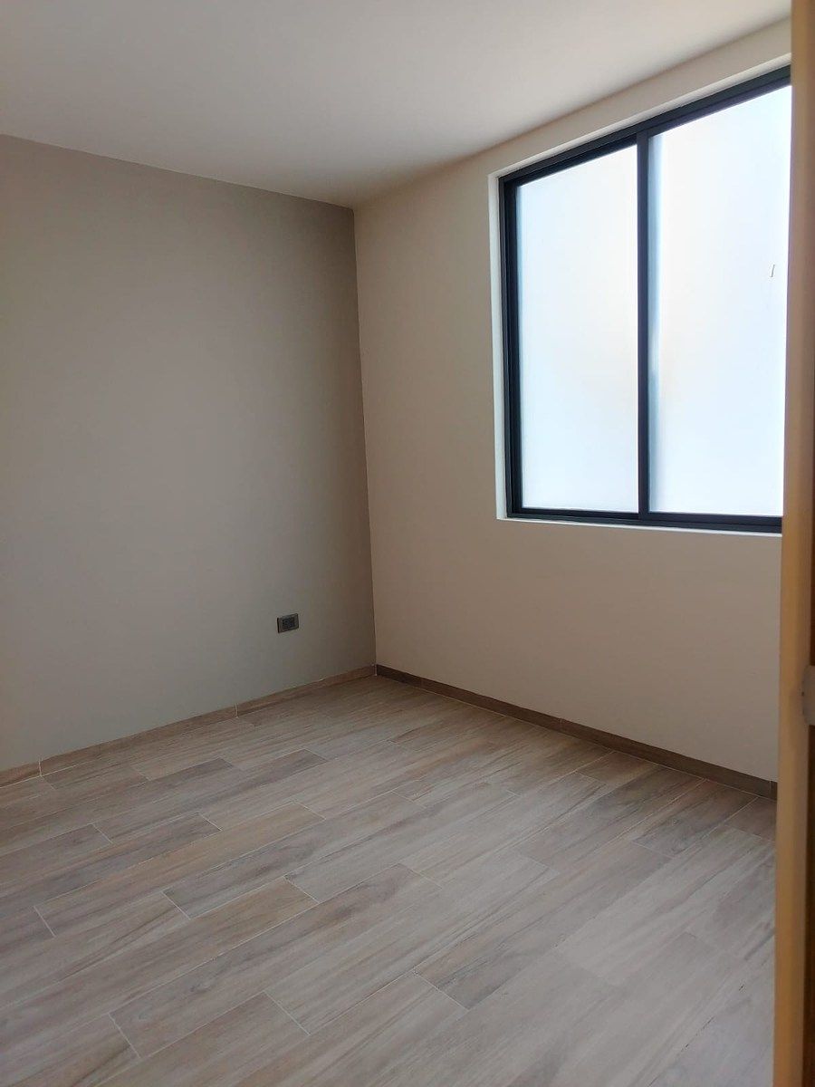 11 of 23: Habitación secundaria