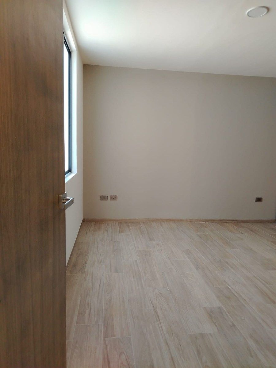 9 of 23: Habitación principal