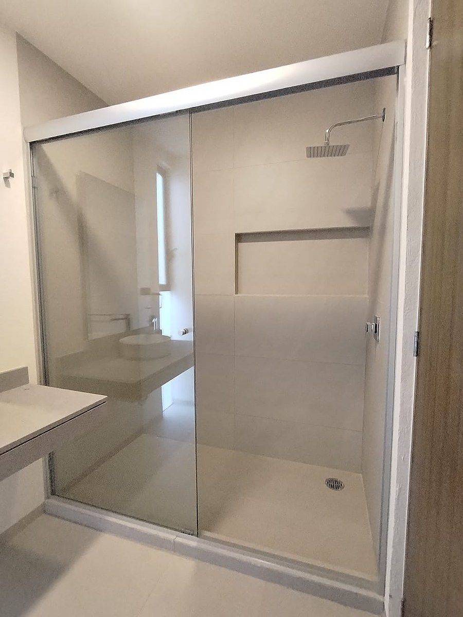 14 of 23: Baño habitación principal