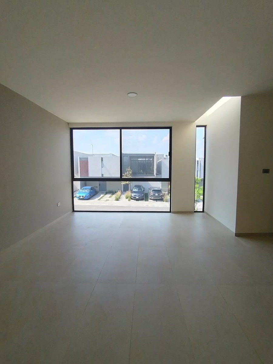 18 of 23: Área de sala y comedor