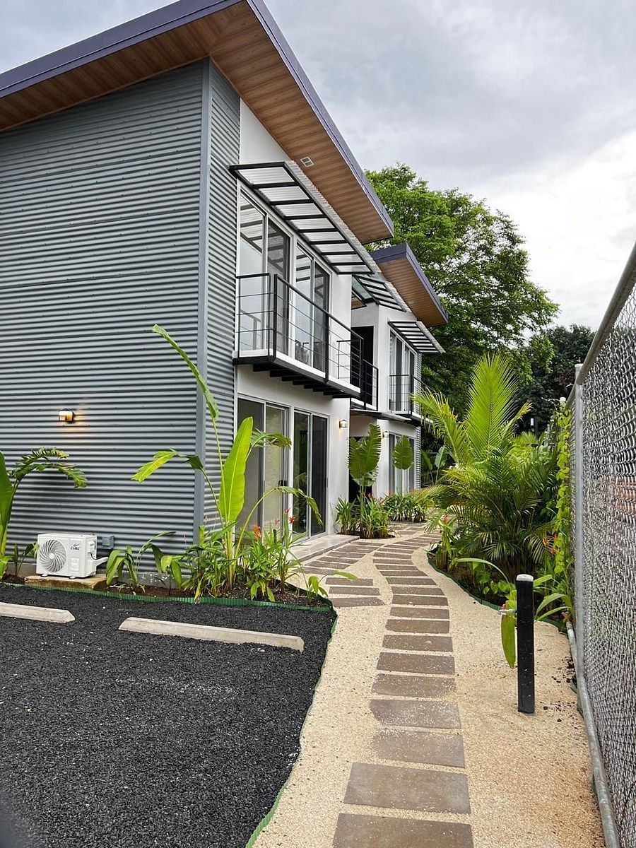 Entrance, photo 3 of 18