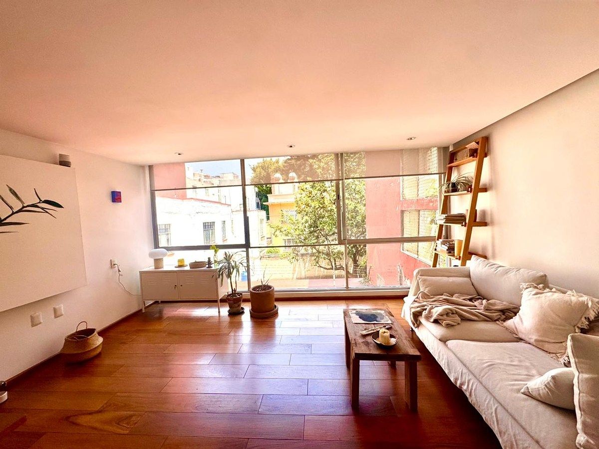 2 de 17: Departamento interior, silencioso, con vista arbolada