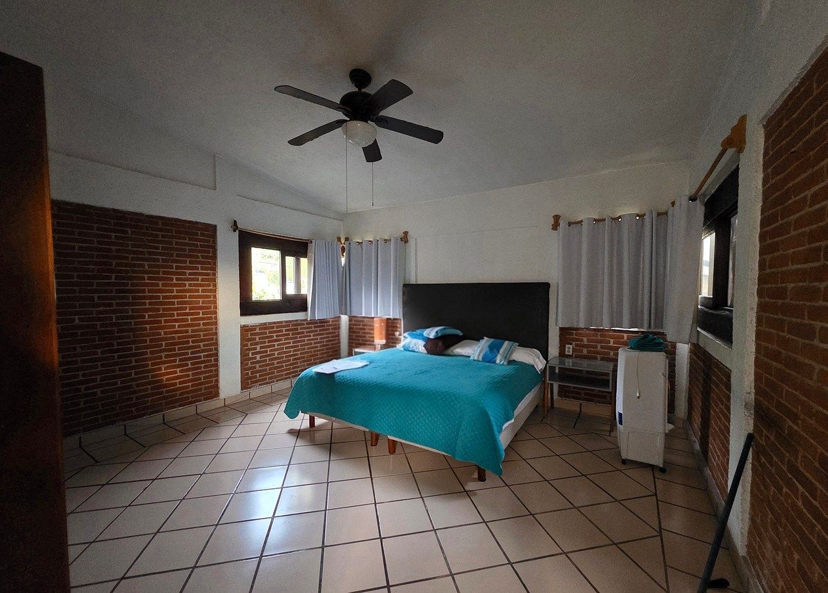 19 de 40: Habitación principal, con baño completo.