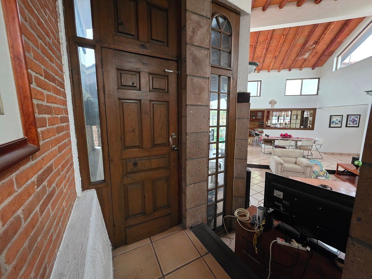 9 de 40: Entrada principal a la casa.