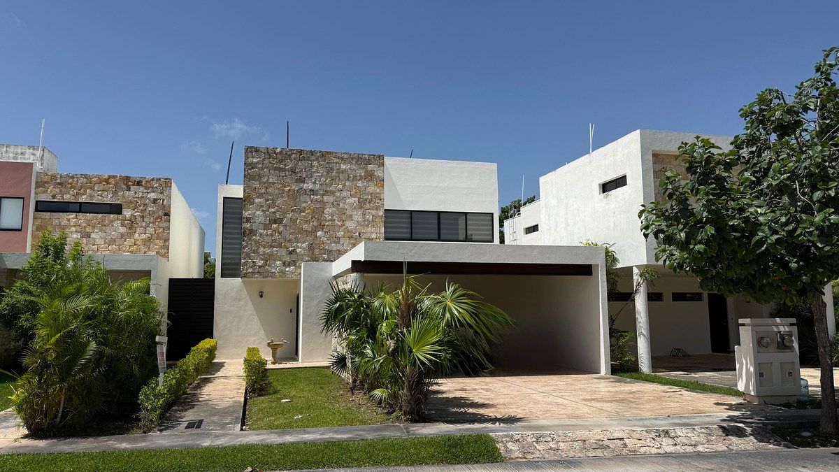 HOUSE FOR SALE CENTRAL PARK, North of Mérida Yucatán, photo 1 of 27