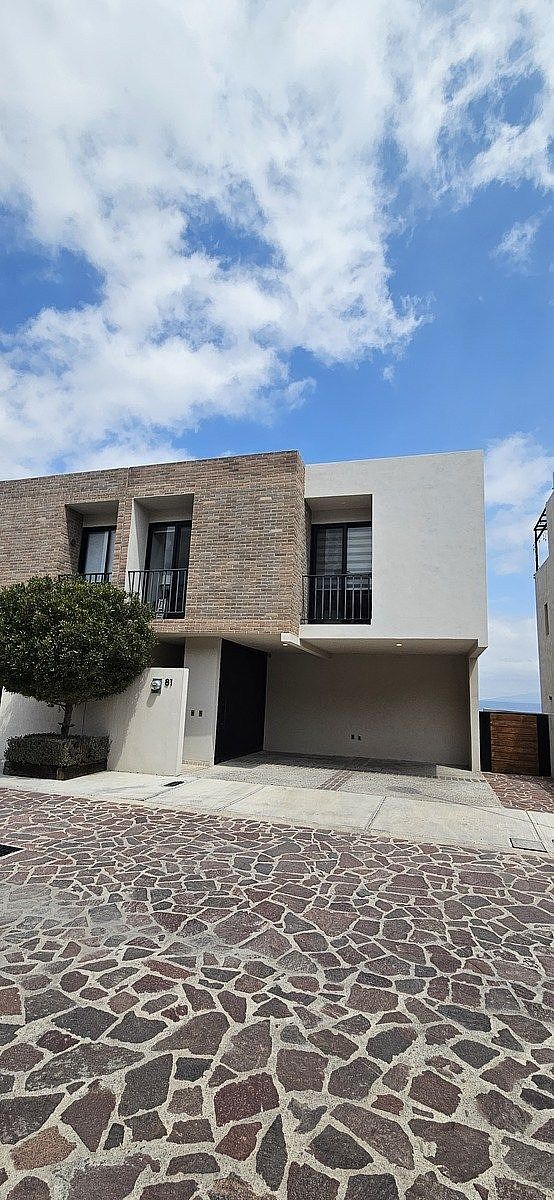 Casa en venta en Tierra Pura en Zibata - foto 1