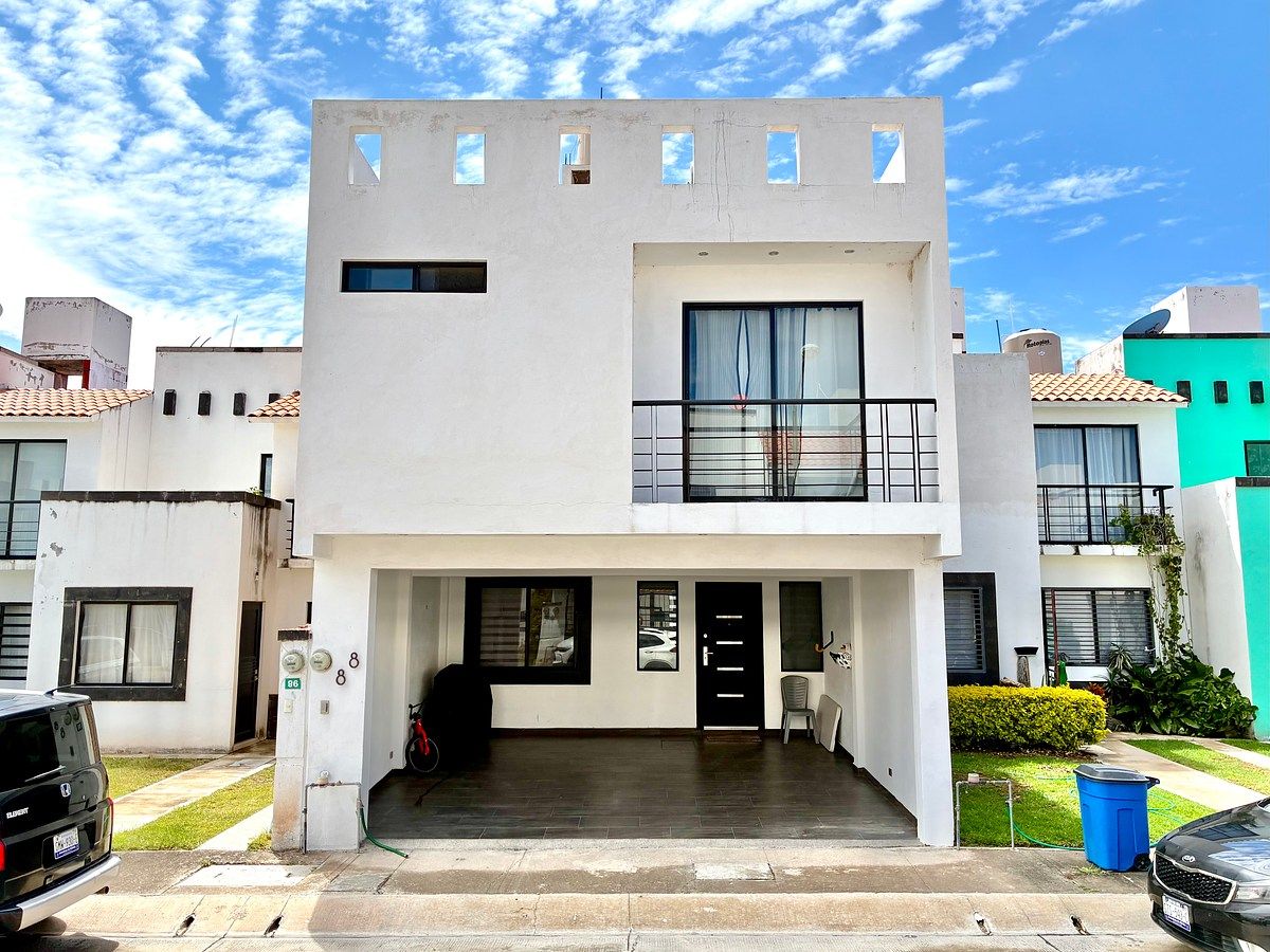 Casa en Venta en Villas de Guanajuato con Terreno Excedente, foto 1 de 23