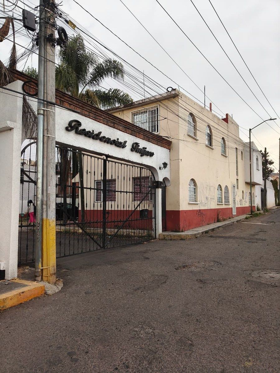 2 de 9: Fachada fraccionamiento