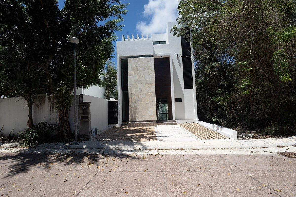 RAR483- Casa de 4 quartos e 4,5 banheiros com uma piscina incrível em Puntavista, foto 1 de 8