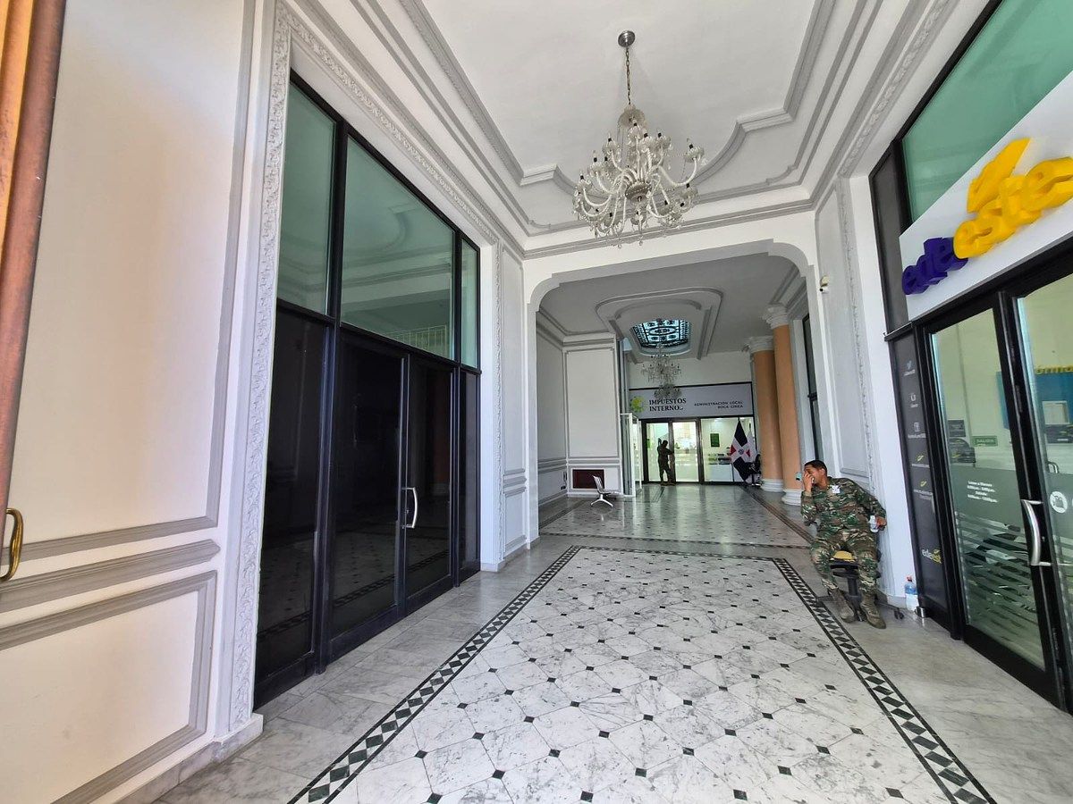 8 de 13: Local Comerciales