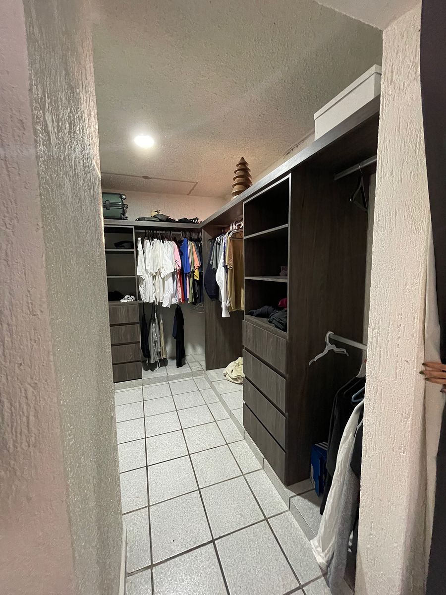 16 de 17: Closet vestidor recamara principal