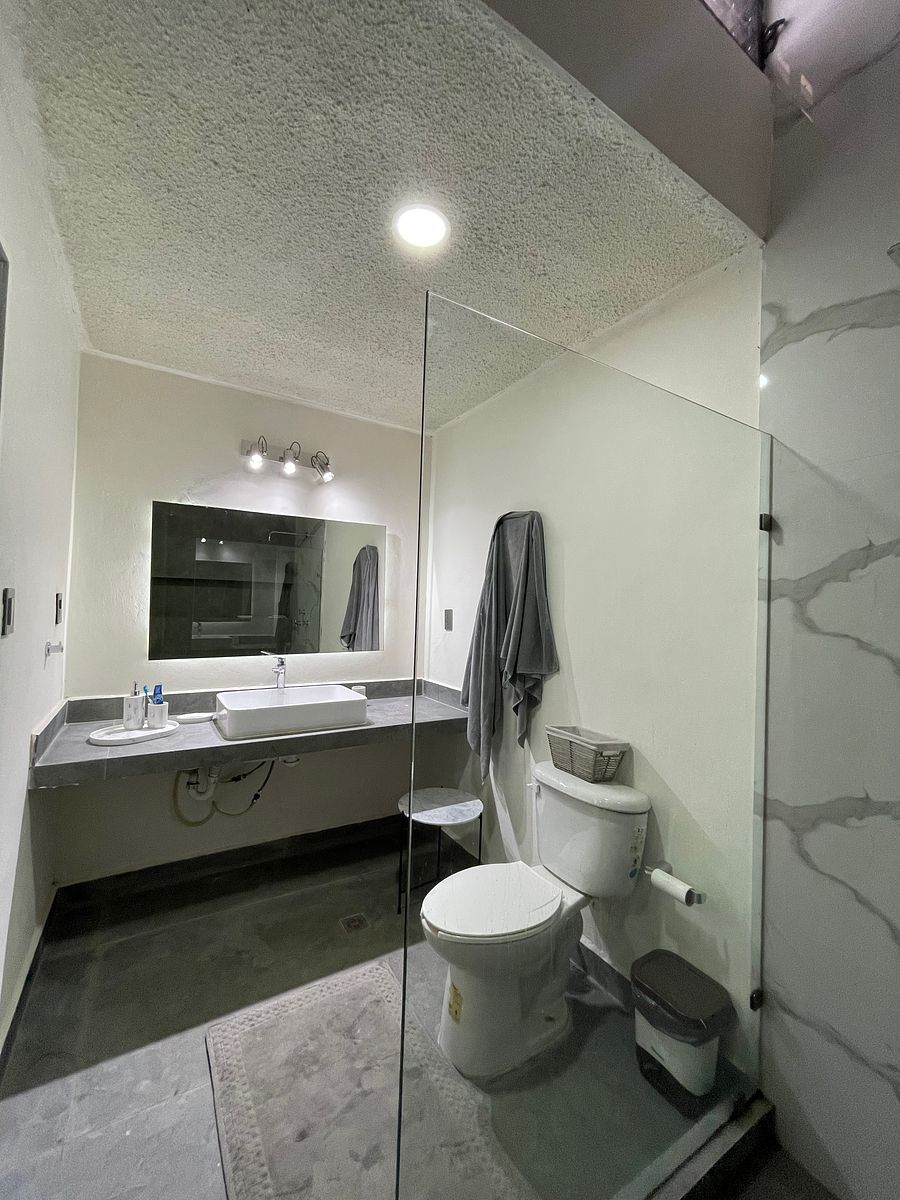 17 de 17: Baño completo recamara principal