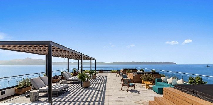 8 of 25: ROOFTOP CON ASOLEADEROS Y JACUZZIS