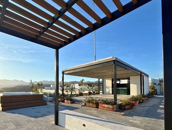 9 of 25: ÁREA DE SKY BAR