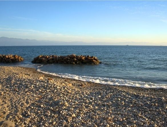 14 of 25: ACCESO FRENTE AL MAR