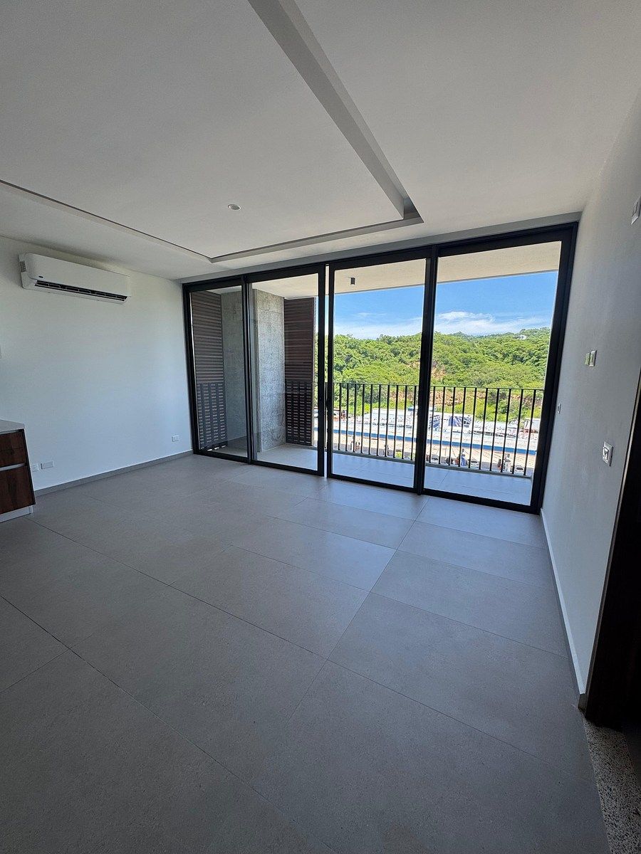 19 of 25: SALA, COMEDOR Y COCINA CON VISTA A MONTAÑA