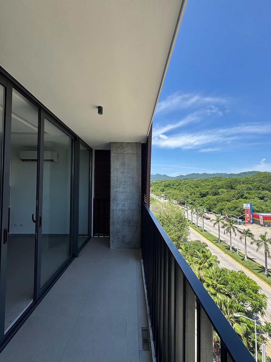 24 of 25: TERRAZA CON VISTA A MONTAÑA