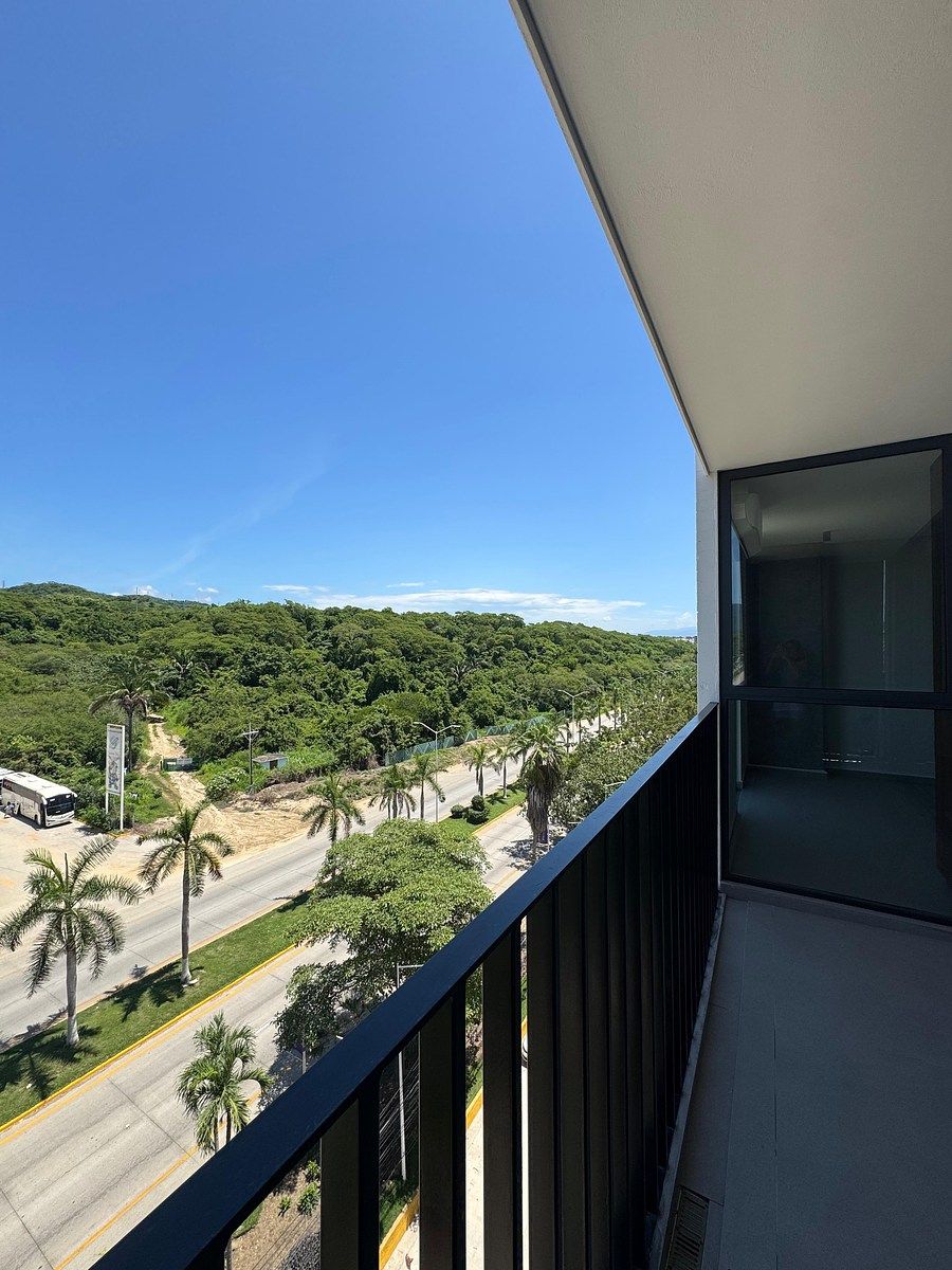 25 of 25: TERRAZA CON VISTA A MONTAÑA